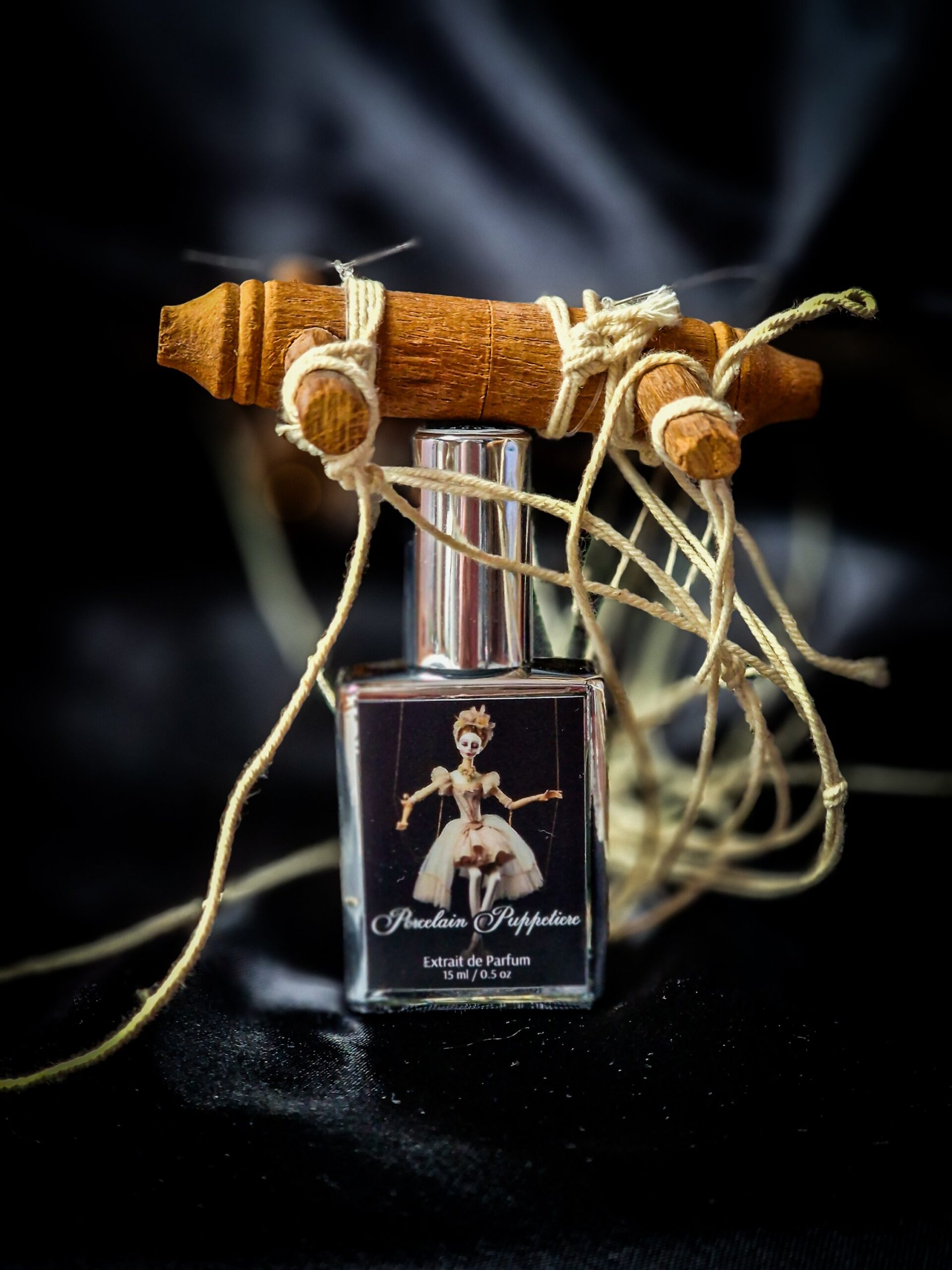Perfumy Porcelain Puppetiere - obrazek 3