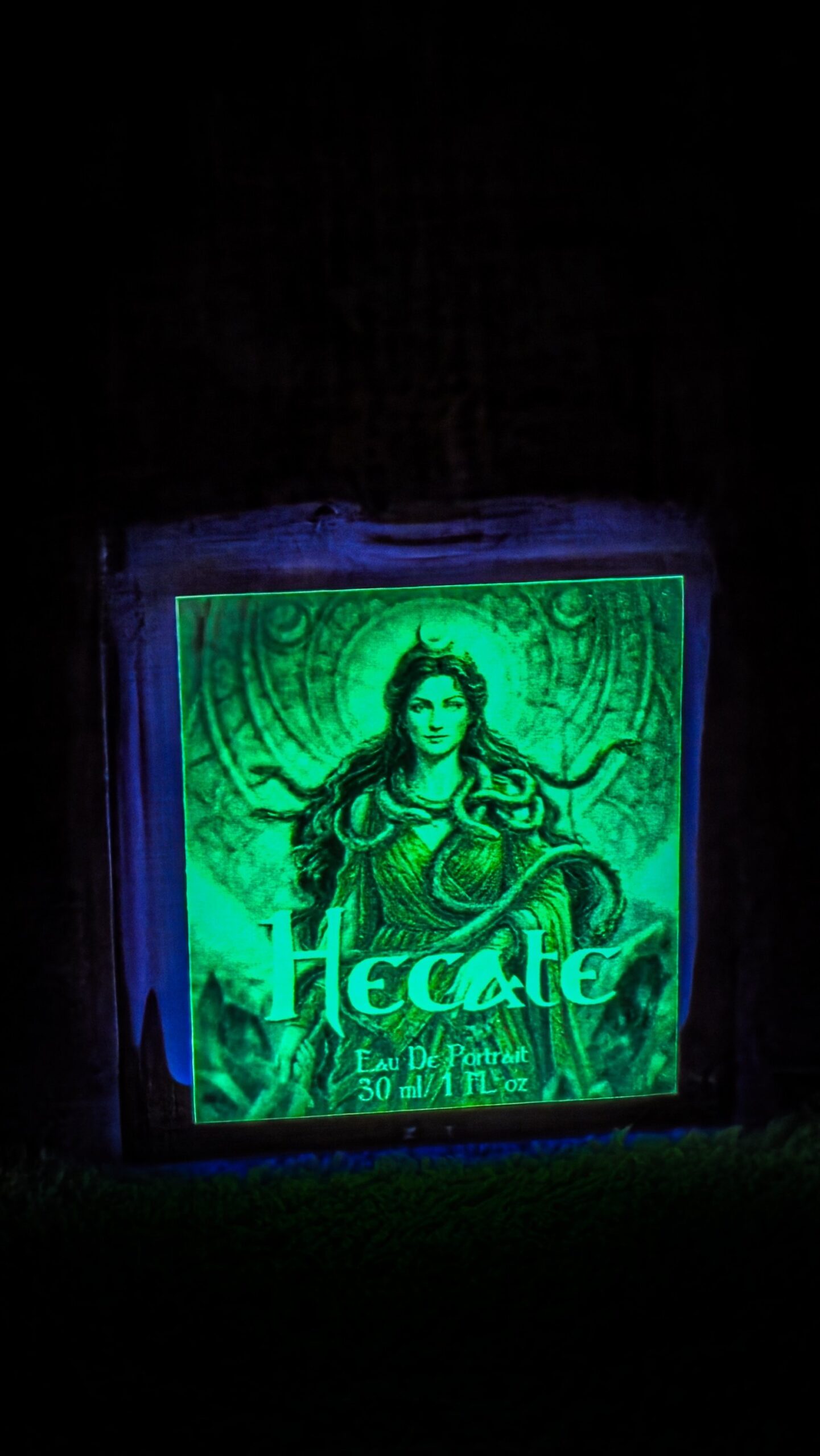 Perfumy Hecate luminesencyjne - obrazek 3